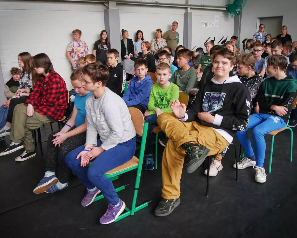 Wczoraj w Zespole Szkół nr 2 Specjalnych im. Marii Grzegorzewskiej w Mikołowie zorganizowano muzyczne wydarzenie, mające na celu uświadomienie społeczeństwu czym jest autyzm oraz zapewnienie wspólnej zabawy / fot. Aktualności Powiatu Mikołowskiego