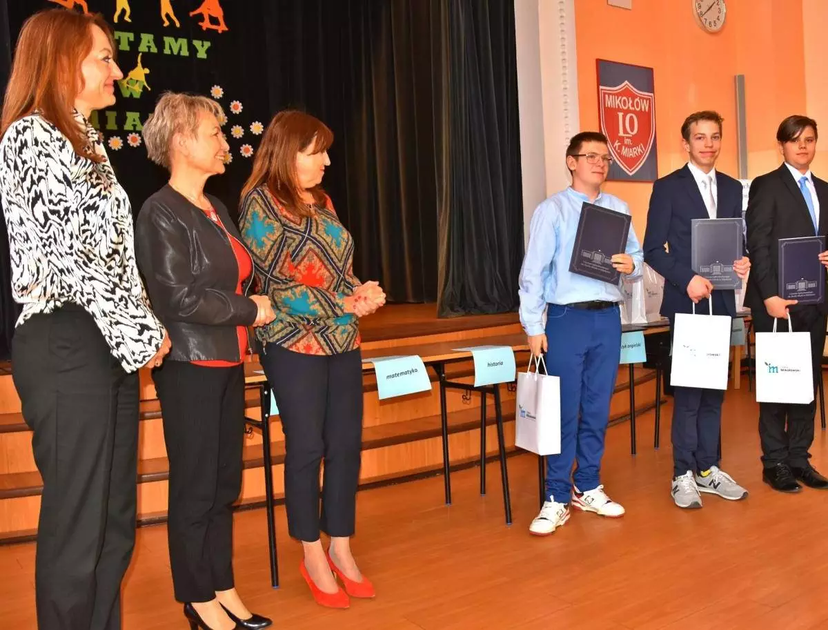 Po raz 21 wręczone zostały 18 kwietnia nagrody w konkursu literackiego "Na skrzydłach wyobraźni" organizowanego przez I LO im. Karola Miarki, a odbywający się pod patronatem Starosty Mikołowskiego / fot. Aktualności Powiatu Mikołowskiego