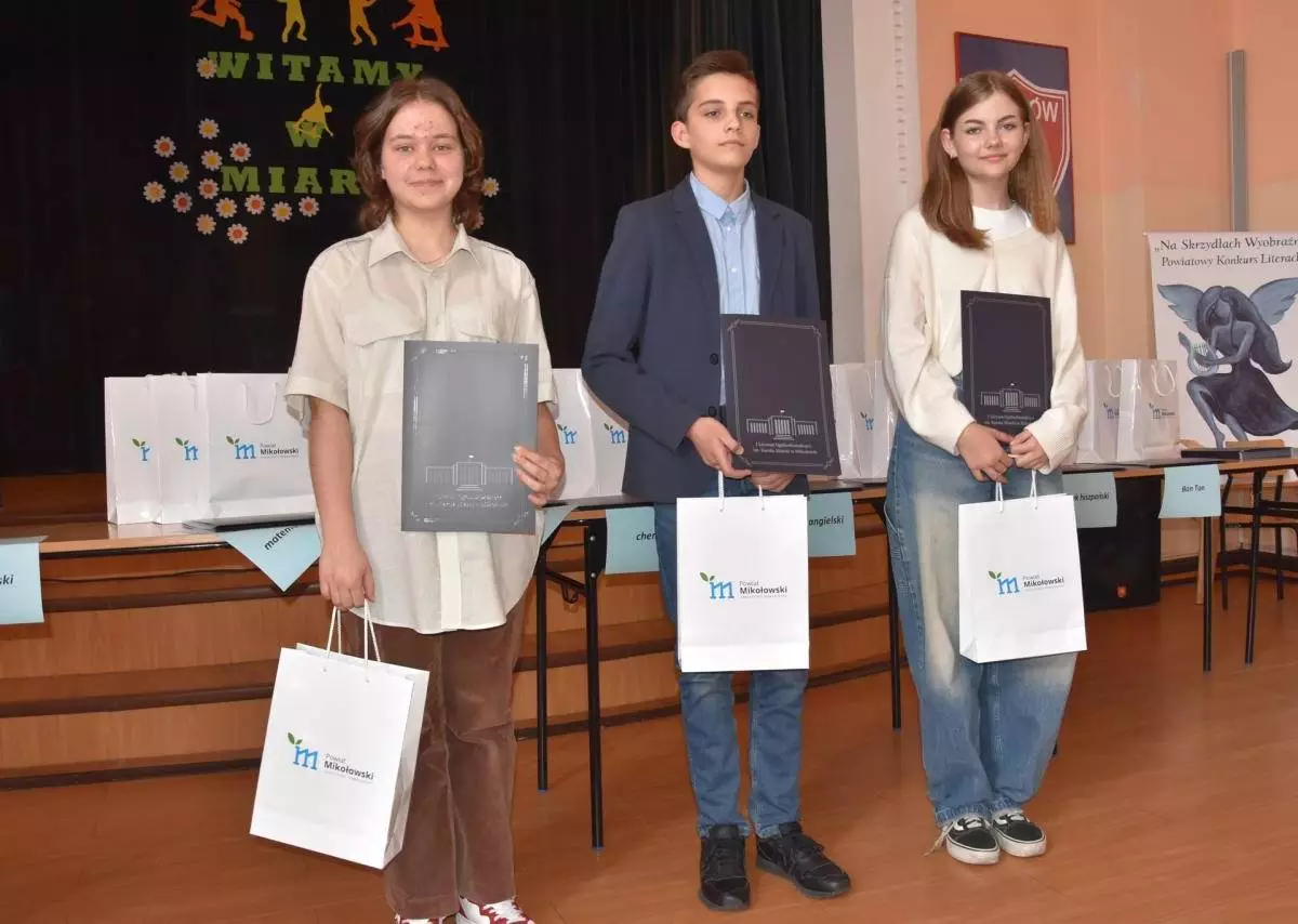 Po raz 21 wręczone zostały 18 kwietnia nagrody w konkursu literackiego "Na skrzydłach wyobraźni" organizowanego przez I LO im. Karola Miarki, a odbywający się pod patronatem Starosty Mikołowskiego / fot. Aktualności Powiatu Mikołowskiego