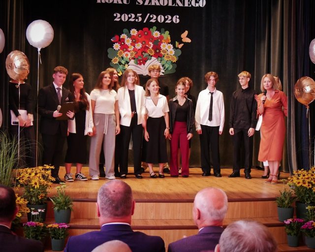 Powiatowa inauguracja roku szkolnego w I LO im. Karola Miarki [FOTO]