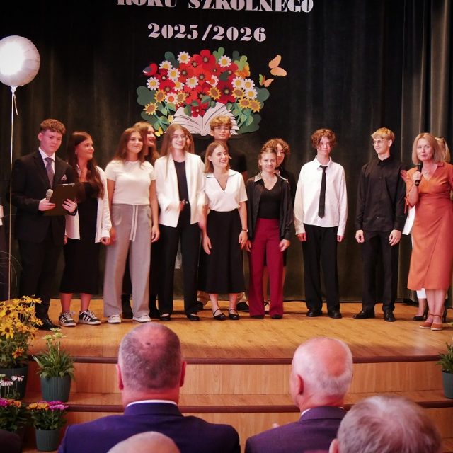 Powiatowa inauguracja roku szkolnego w I LO im. Karola Miarki [FOTO]