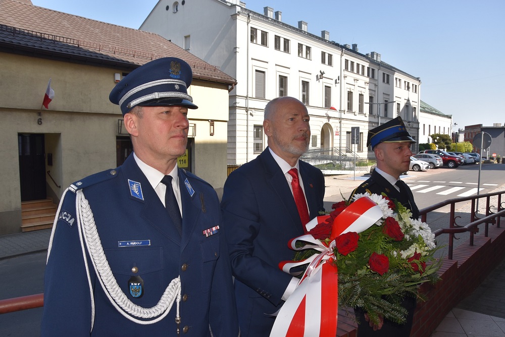3 maja w cieniu historii. Wspomniano bohaterów powstań