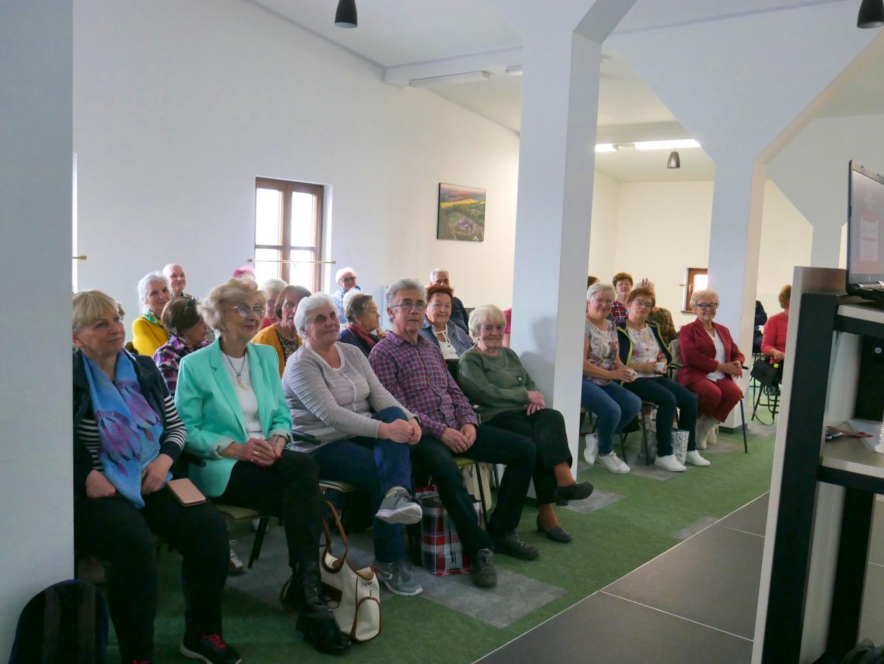 Debata „Senior w wirtualnym świecie” – edukacja i bezpieczeństwo w Mikołowie - fotoreportaż