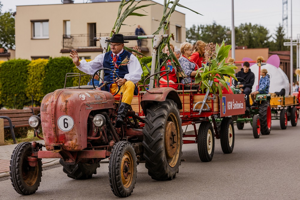 Dożynki 2025 w Śmiłowicach – tradycja i wspólna euforia mieszkańców [FOTO]