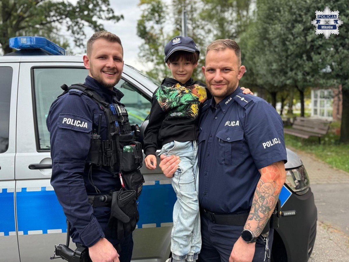 Spełnione marzenie 7-latka w mikołowskiej komendzie. Olek spotkał swoich idoli z serialu