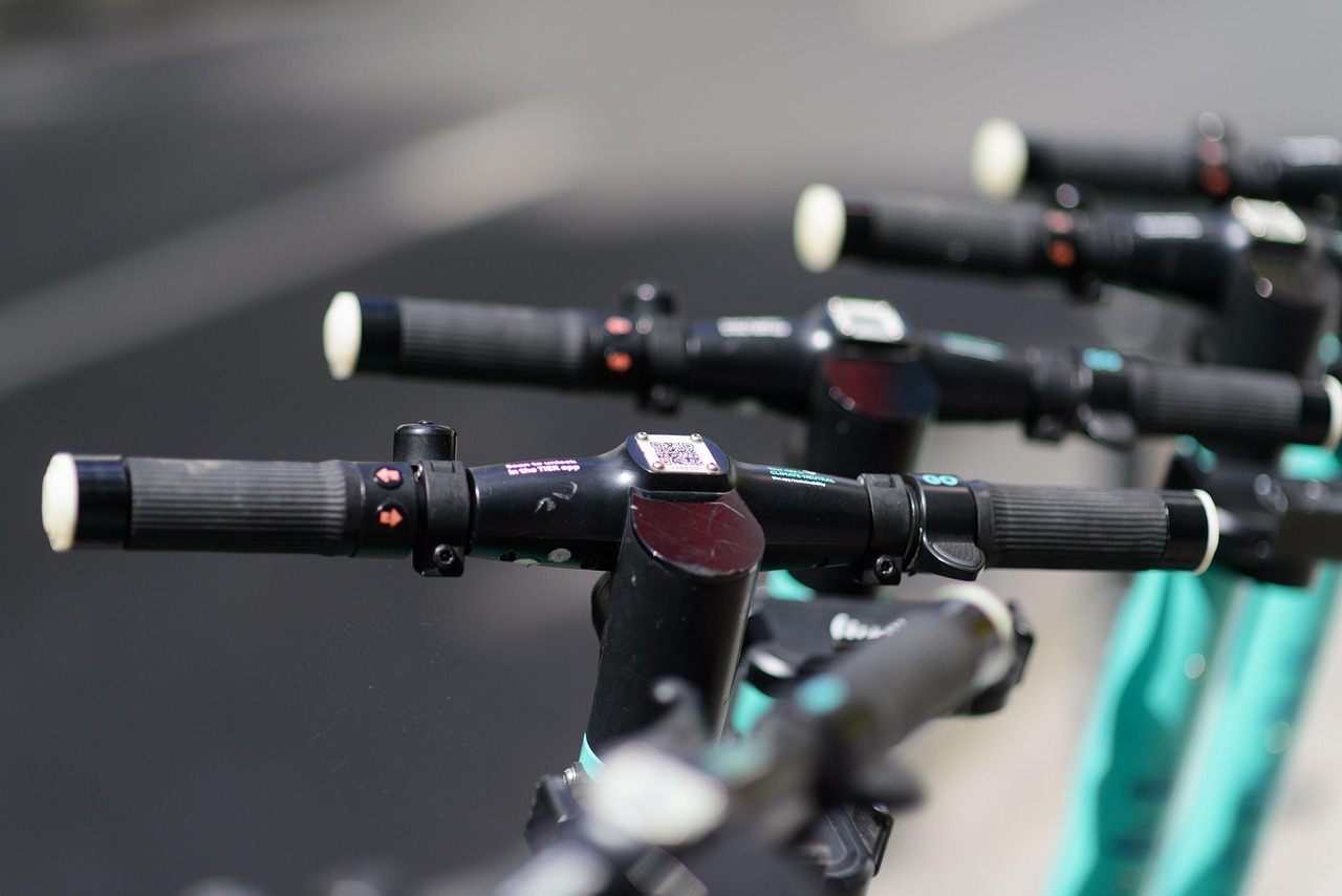 11-latek na hulajnodze zderzył się z samochodem w Mikołowie