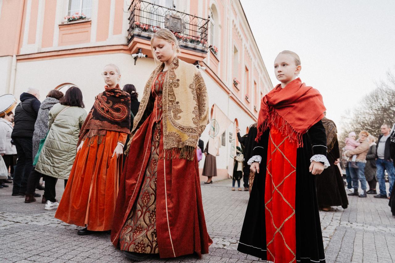 Mikołów: Rycerz Mikuła znów czuwa przy ratuszu [FOTO] - fotoreportaż