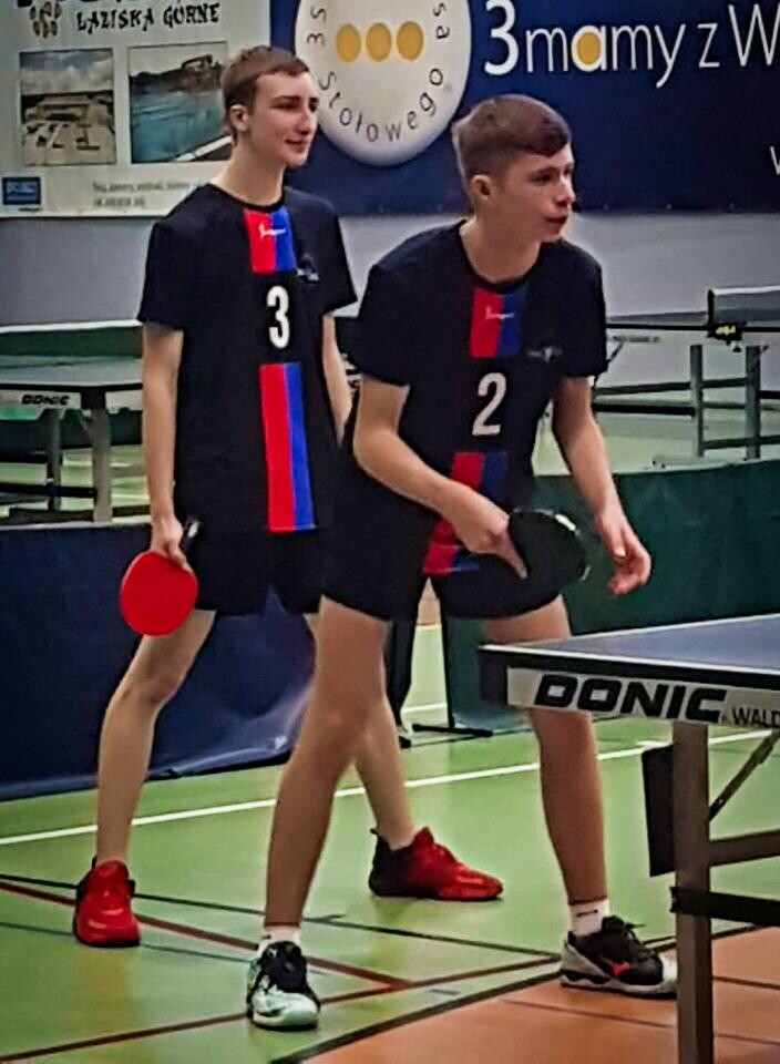 Reprezentanci mikołowskiej „Miarki” nie tylko pokazali wysoki poziom sportowy, ale także udowodnili, że sport to nie tylko rywalizacja, ale również postawa fair play i dobra zabawa / fot. I LO w Mikołowie