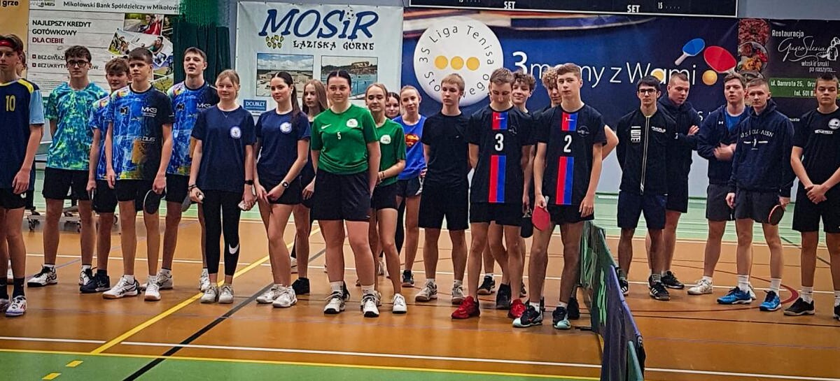 Reprezentanci mikołowskiej „Miarki” nie tylko pokazali wysoki poziom sportowy, ale także udowodnili, że sport to nie tylko rywalizacja, ale również postawa fair play i dobra zabawa / fot. I LO w Mikołowie