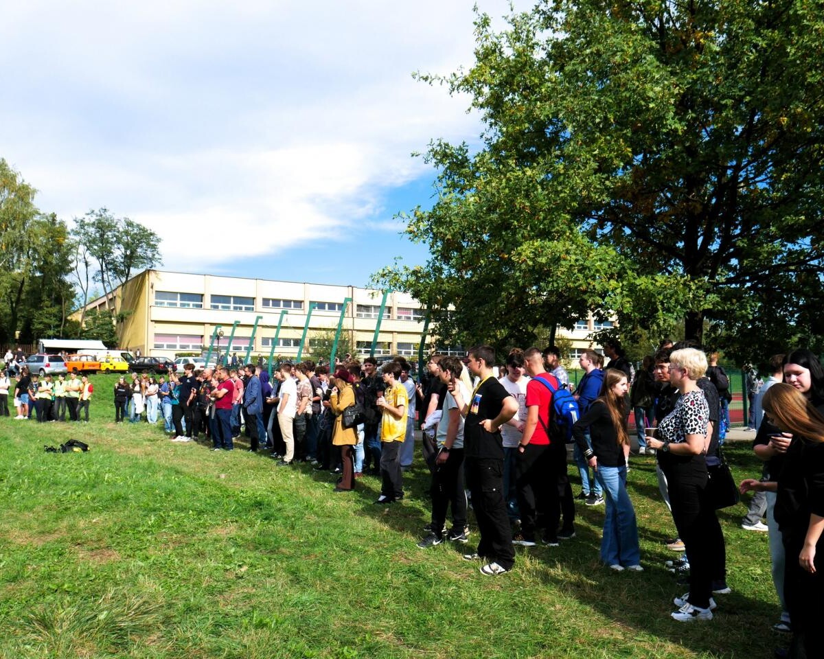 Piknik Motoryzacyjny w ZST Mikołów – 100-lecie szkolnictwa zawodowego z atrakcjami motoryzacyjnymi / fot. Aktualności Powiatu Mikołowskiego FB