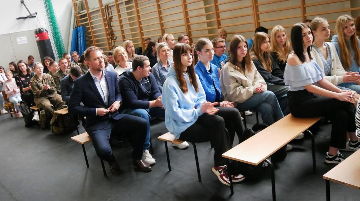 Wczoraj w Zespole Szkół nr 2 Specjalnych im. Marii Grzegorzewskiej w Mikołowie zorganizowano muzyczne wydarzenie, mające na celu uświadomienie społeczeństwu czym jest autyzm oraz zapewnienie wspólnej zabawy / fot. Aktualności Powiatu Mikołowskiego