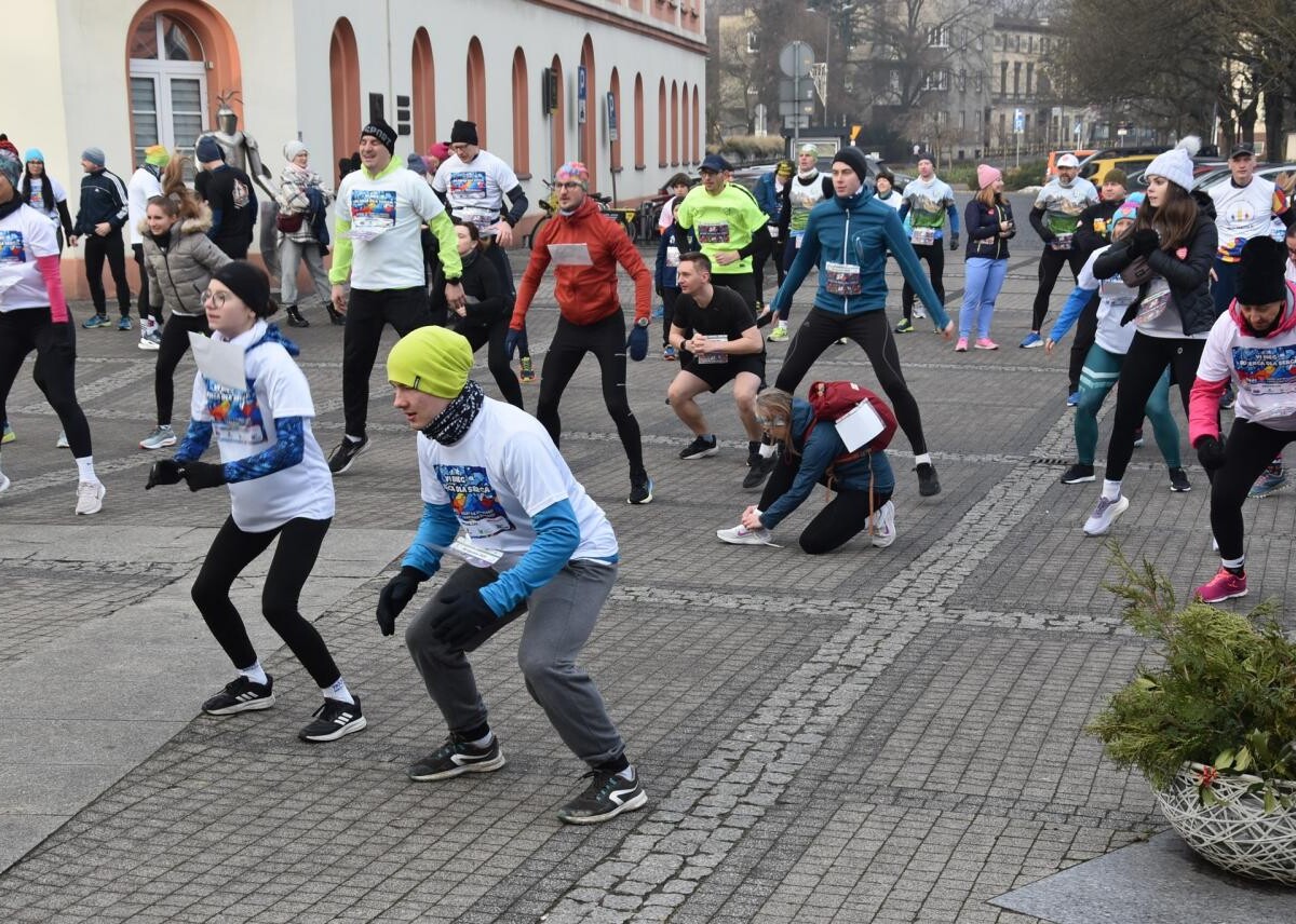 WOŚP zagrała w Powiecie Mikołowskim! Biegi, warsztaty i koncerty w Mikołowie i Łaziskach Górnych na rzecz dziecięcej onkologii i hematologii / fot. Aktualności Powiatu Mikołowskiego
