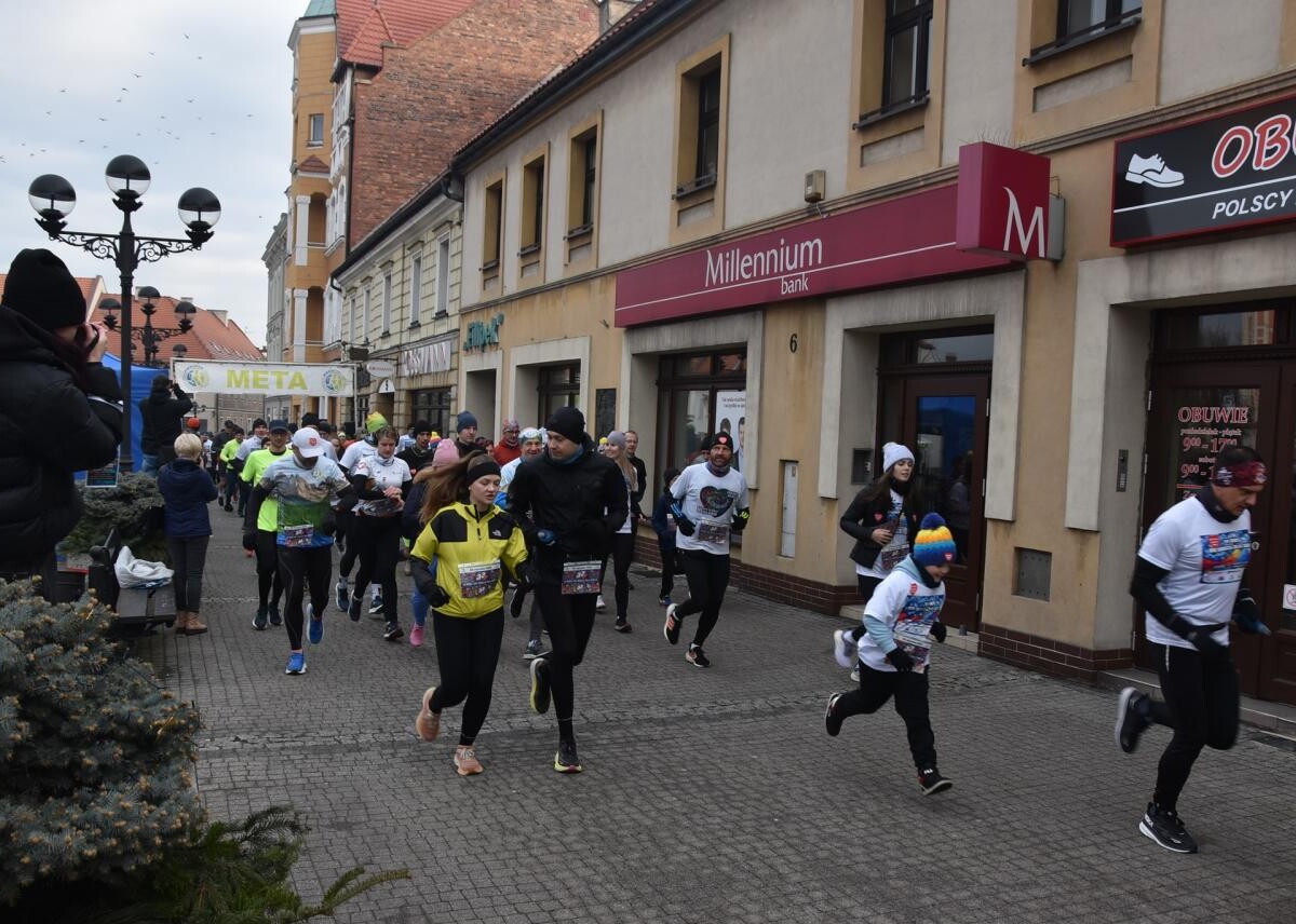 WOŚP zagrała w Powiecie Mikołowskim! Biegi, warsztaty i koncerty w Mikołowie i Łaziskach Górnych na rzecz dziecięcej onkologii i hematologii / fot. Aktualności Powiatu Mikołowskiego