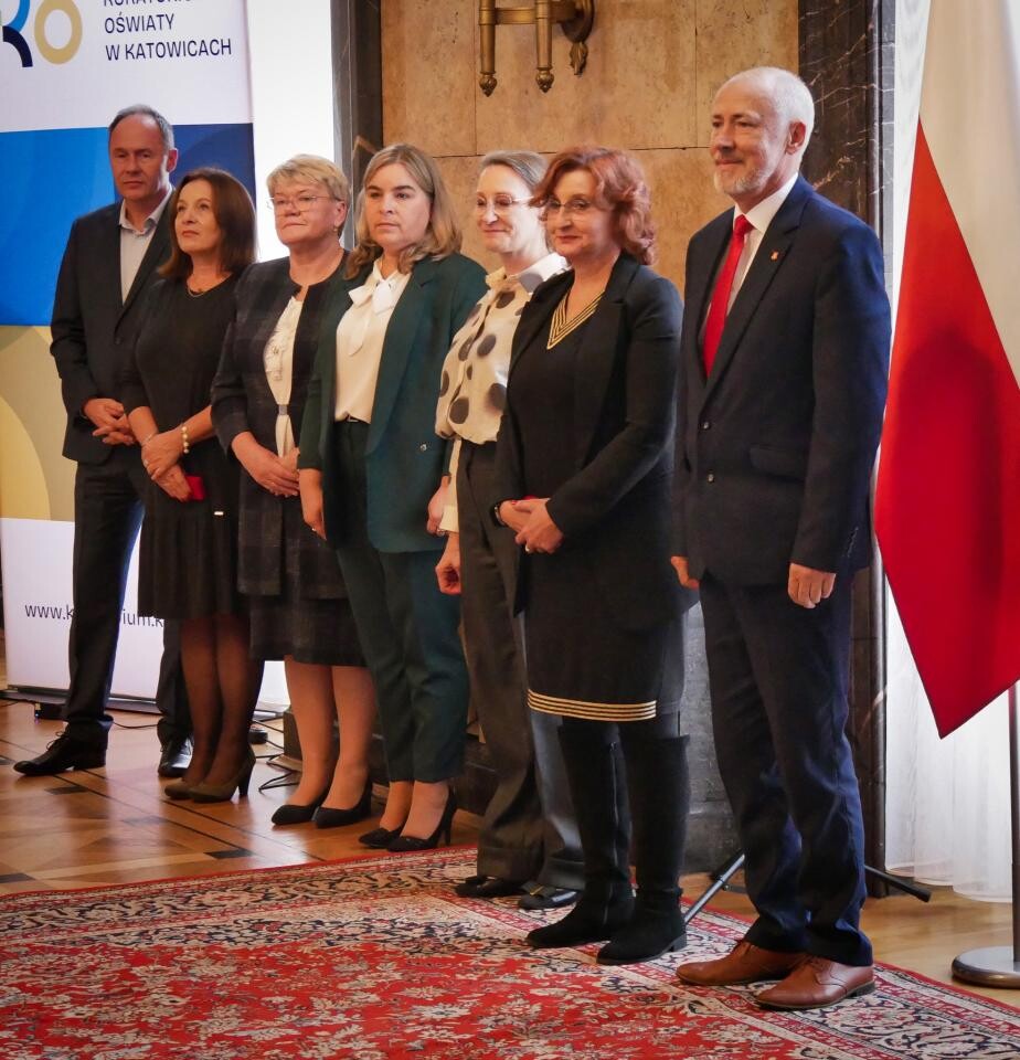 15 października w Sali Marmurowej Urzędu Wojewódzkiego w Katowicach odbyła się uroczystość wręczenia Medali Komisji Edukacji Narodowej oraz nagród Śląskiego Kuratora Oświaty / fot. Aktualności Powiatu Mikołowskiego