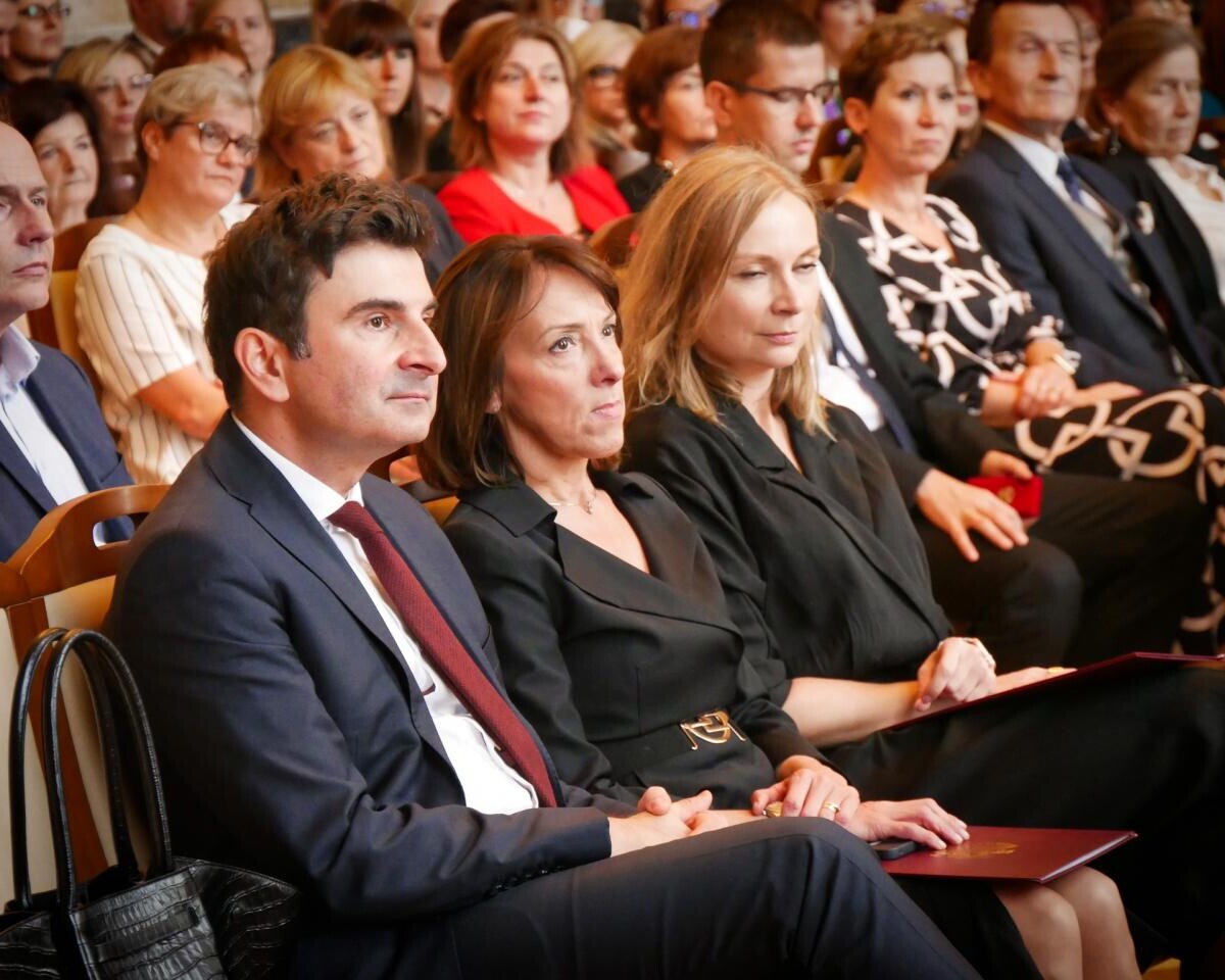 15 października w Sali Marmurowej Urzędu Wojewódzkiego w Katowicach odbyła się uroczystość wręczenia Medali Komisji Edukacji Narodowej oraz nagród Śląskiego Kuratora Oświaty / fot. Aktualności Powiatu Mikołowskiego