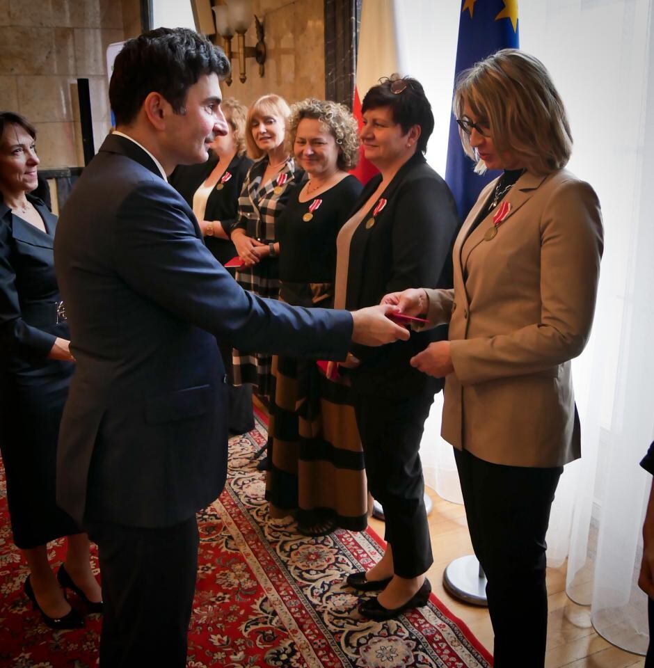 15 października w Sali Marmurowej Urzędu Wojewódzkiego w Katowicach odbyła się uroczystość wręczenia Medali Komisji Edukacji Narodowej oraz nagród Śląskiego Kuratora Oświaty / fot. Aktualności Powiatu Mikołowskiego