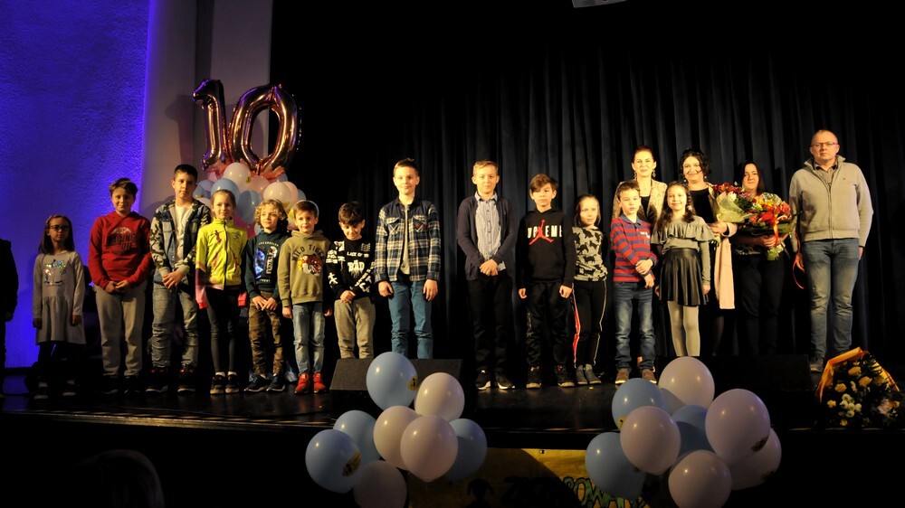 W środę Przedszkole Zaczarowany Ogród obchodziło 10-lecie istnienia. Z tej okazji w Miejskim Domu Kultury w Mikołowie odbyło się fantastyczne, bo przygotowane przez wychowanków tego przedszkola, przedstawienie. Dzieci zaprezentowały spektakl na podstawie baśni „Kopciuszek”.