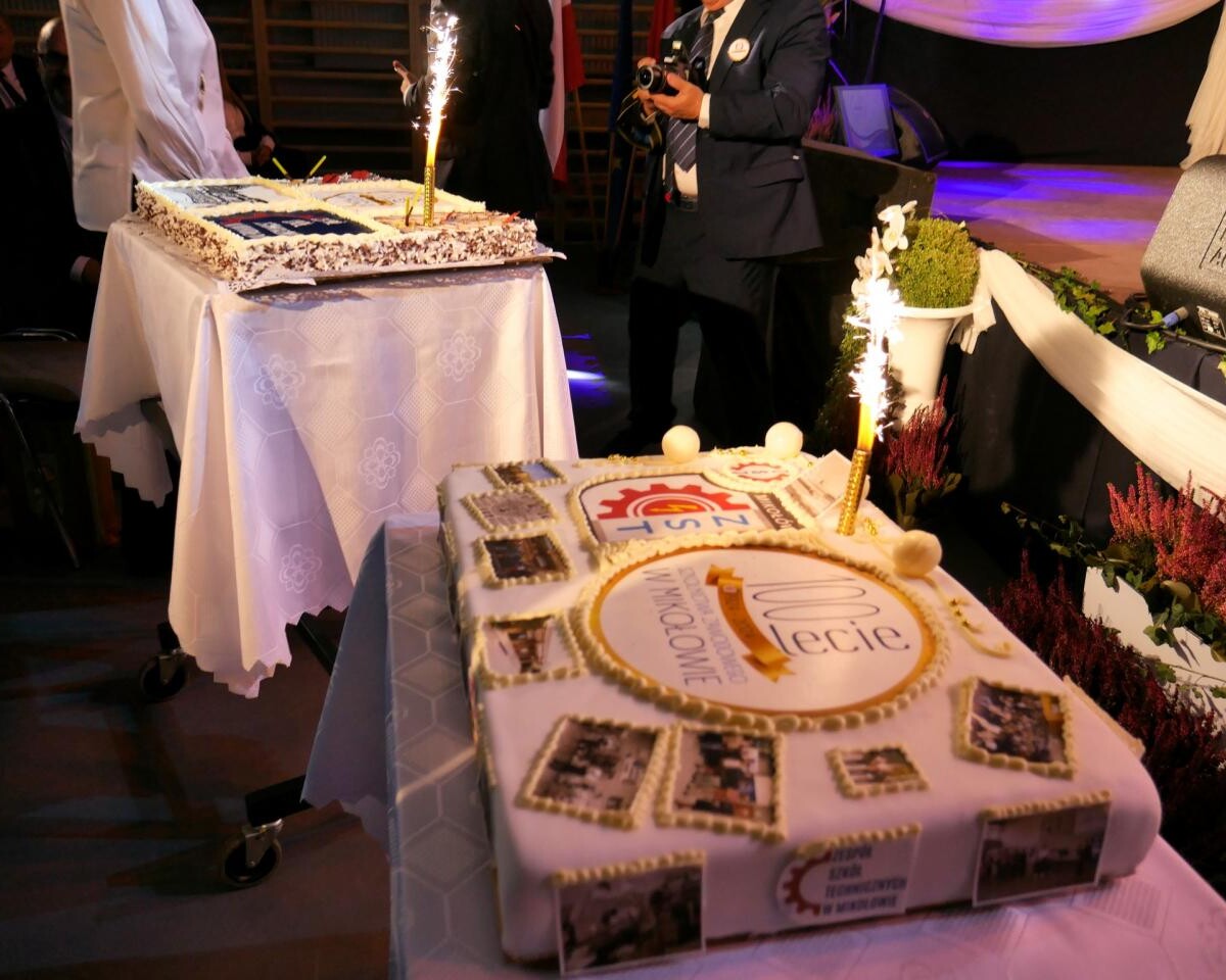 W piątek 18 października uroczyste obchody jubileuszu 100-lecia kształcenia zawodowego rozpoczęły się od mszy świętej, która odbyła się w kościele MNP Matki Zbawiciela / fot. Aktualności Powiatu Mikołowskiego FB