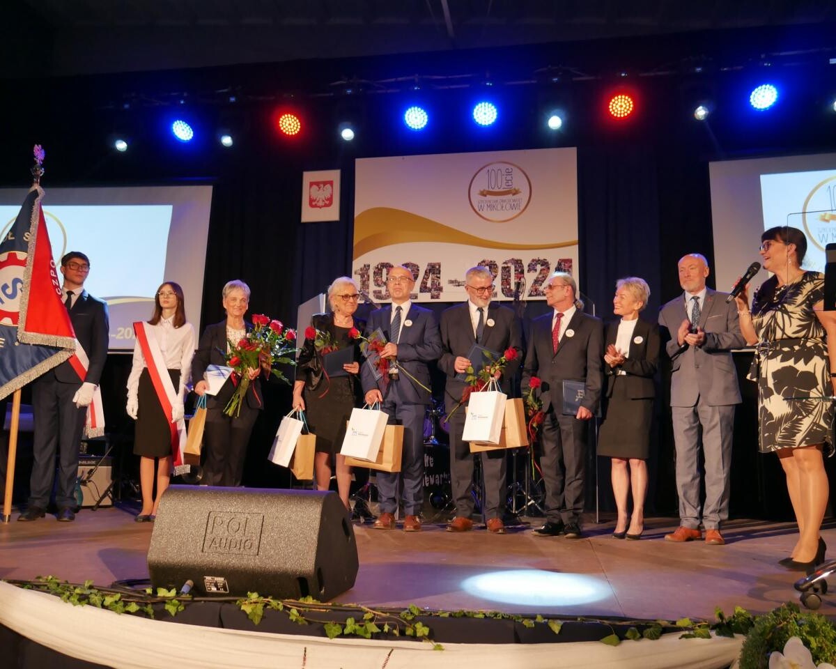 W piątek 18 października uroczyste obchody jubileuszu 100-lecia kształcenia zawodowego rozpoczęły się od mszy świętej, która odbyła się w kościele MNP Matki Zbawiciela / fot. Aktualności Powiatu Mikołowskiego FB