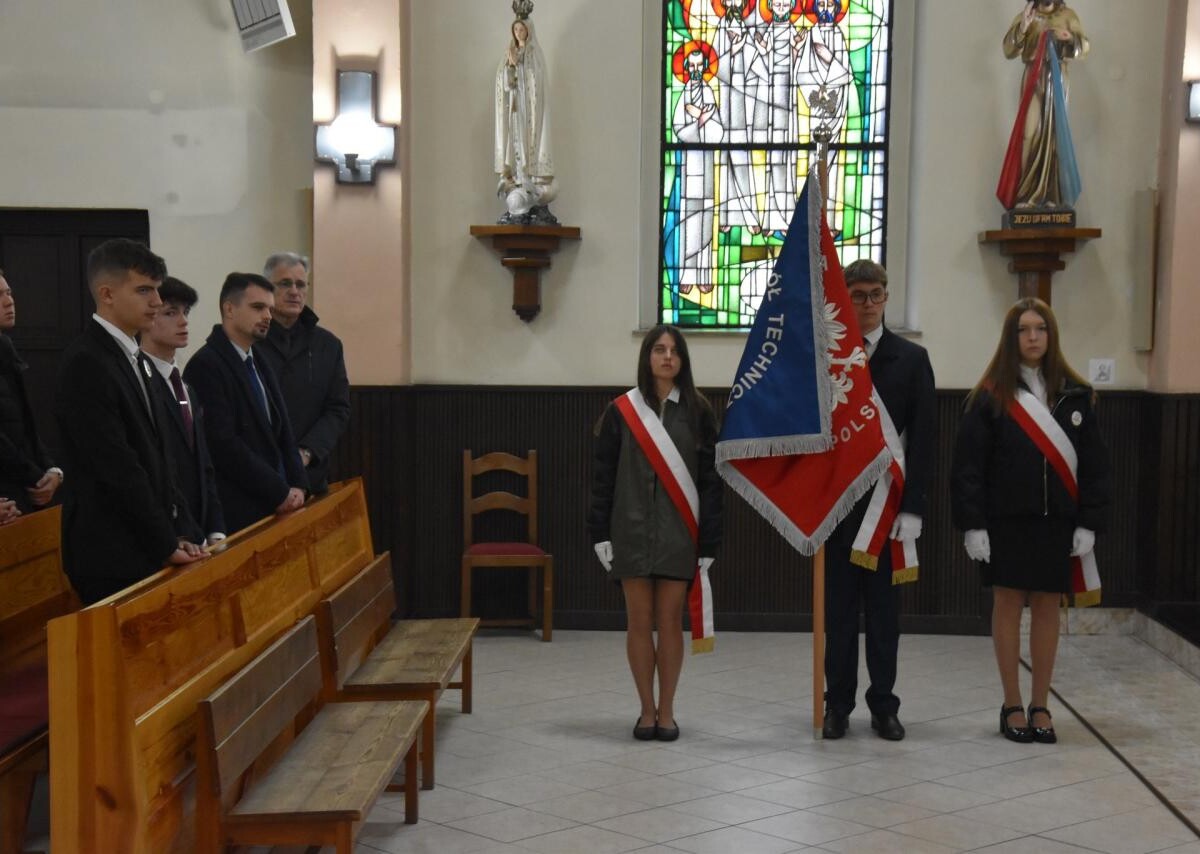 W piątek 18 października uroczyste obchody jubileuszu 100-lecia kształcenia zawodowego rozpoczęły się od mszy świętej, która odbyła się w kościele MNP Matki Zbawiciela / fot. Aktualności Powiatu Mikołowskiego FB