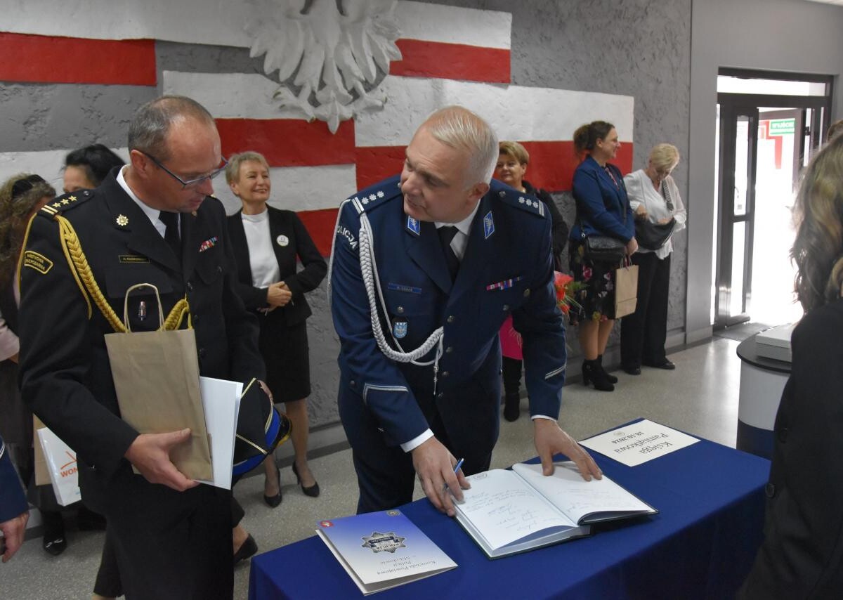 W piątek 18 października uroczyste obchody jubileuszu 100-lecia kształcenia zawodowego rozpoczęły się od mszy świętej, która odbyła się w kościele MNP Matki Zbawiciela / fot. Aktualności Powiatu Mikołowskiego FB