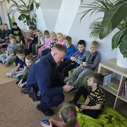 Policjanci w SP nr 5 w Mikołowie
