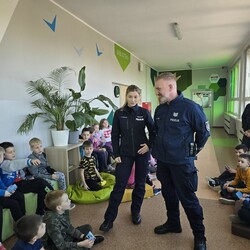 Policjanci w SP nr 5 w Mikołowie