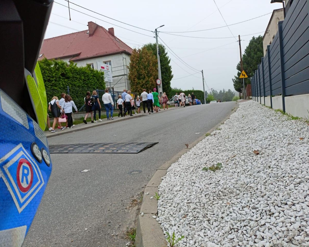 Wraz z początkiem nowego roku szkolnego, mikołowscy policjanci rozpoczęli dziś działania pod nazwą „Bezpieczna droga do szkoły” / fot. KPP Mikołów