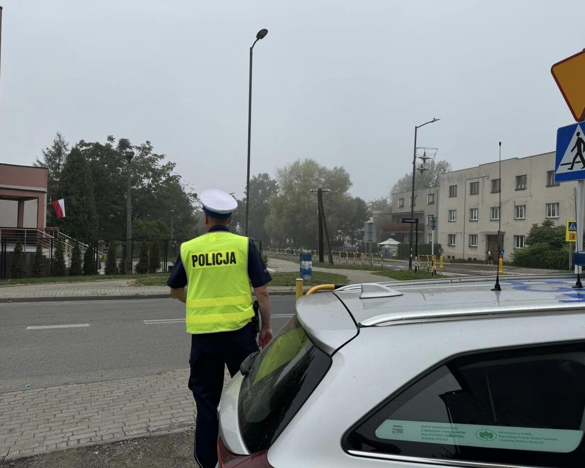 Wraz z początkiem nowego roku szkolnego, mikołowscy policjanci rozpoczęli dziś działania pod nazwą „Bezpieczna droga do szkoły” / fot. KPP Mikołów