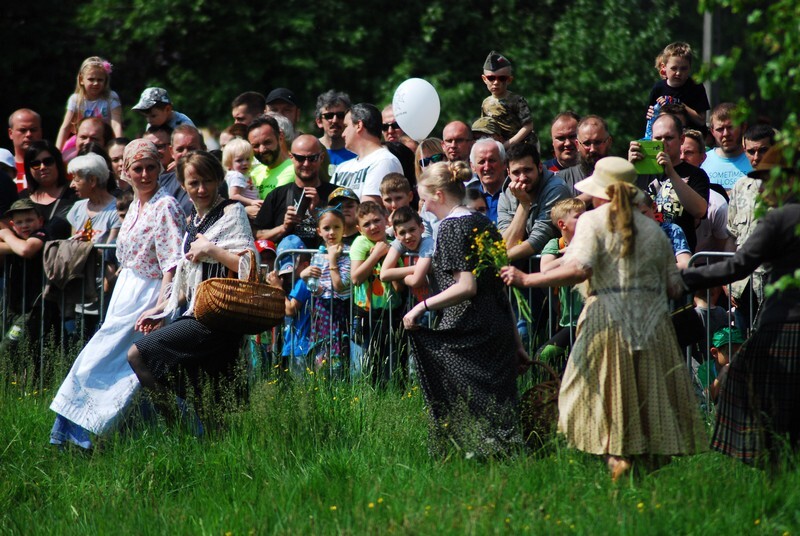 Jubileuszowa XV edycja "Bitwy Wyrskiej - Bój o Gostyń 2019" za nami. Odbyła się w sobotę, 25 maja 2019 roku w Gostyni, w gminie Wyry, w okolicy ulicy Tęczowej, czyli na historycznych polach znajdujących się w pobliżu Pomnika Pamięci Żołnierzy Września 1939 r.