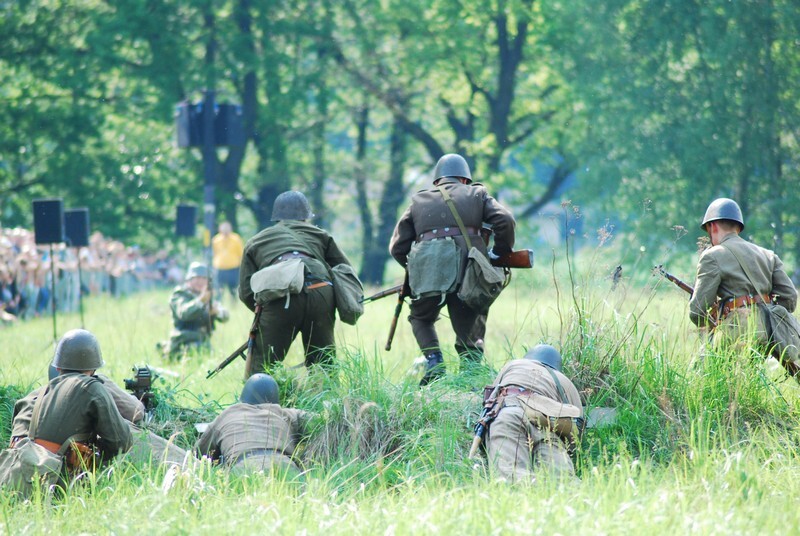 Jubileuszowa XV edycja "Bitwy Wyrskiej - Bój o Gostyń 2019" za nami. Odbyła się w sobotę, 25 maja 2019 roku w Gostyni, w gminie Wyry, w okolicy ulicy Tęczowej, czyli na historycznych polach znajdujących się w pobliżu Pomnika Pamięci Żołnierzy Września 1939 r.