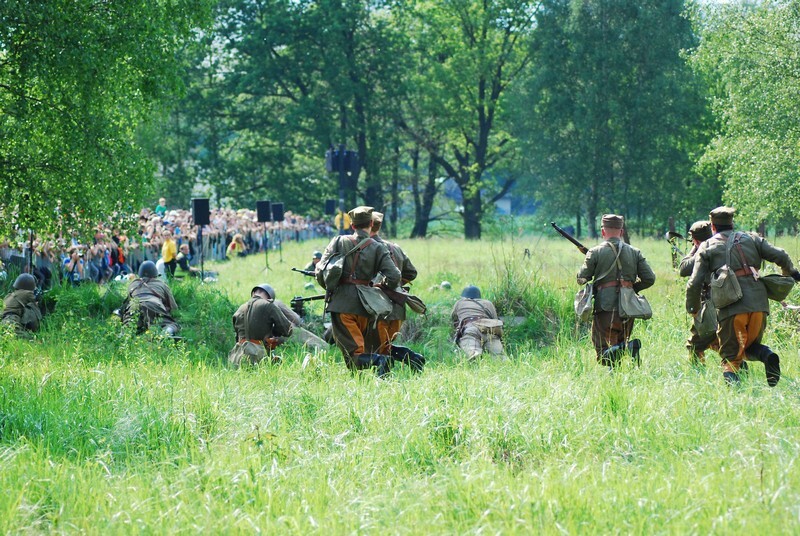 Jubileuszowa XV edycja "Bitwy Wyrskiej - Bój o Gostyń 2019" za nami. Odbyła się w sobotę, 25 maja 2019 roku w Gostyni, w gminie Wyry, w okolicy ulicy Tęczowej, czyli na historycznych polach znajdujących się w pobliżu Pomnika Pamięci Żołnierzy Września 1939 r.