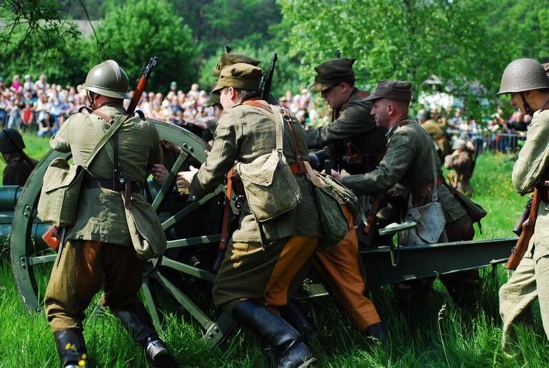 Jubileuszowa XV edycja "Bitwy Wyrskiej - Bój o Gostyń 2019" za nami. Odbyła się w sobotę, 25 maja 2019 roku w Gostyni, w gminie Wyry, w okolicy ulicy Tęczowej, czyli na historycznych polach znajdujących się w pobliżu Pomnika Pamięci Żołnierzy Września 1939 r.