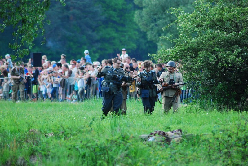 Jubileuszowa XV edycja "Bitwy Wyrskiej - Bój o Gostyń 2019" za nami. Odbyła się w sobotę, 25 maja 2019 roku w Gostyni, w gminie Wyry, w okolicy ulicy Tęczowej, czyli na historycznych polach w pobliżu Pomnika Pamięci Żołnierzy Września 1939 r.