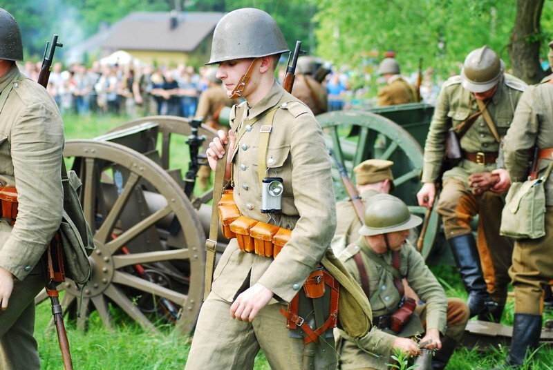 Jubileuszowa XV edycja "Bitwy Wyrskiej - Bój o Gostyń 2019" za nami. Odbyła się w sobotę, 25 maja 2019 roku w Gostyni, w gminie Wyry, w okolicy ulicy Tęczowej, czyli na historycznych polach w pobliżu Pomnika Pamięci Żołnierzy Września 1939 r.