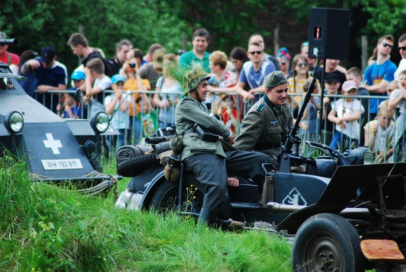 Jubileuszowa XV edycja "Bitwy Wyrskiej - Bój o Gostyń 2019" za nami. Odbyła się w sobotę, 25 maja 2019 roku w Gostyni, w gminie Wyry, w okolicy ulicy Tęczowej, czyli na historycznych polach w pobliżu Pomnika Pamięci Żołnierzy Września 1939 r.