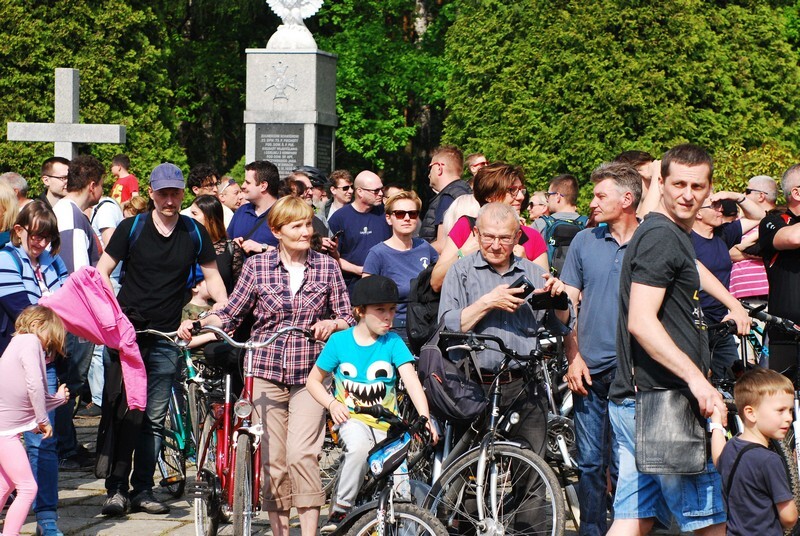Jubileuszowa XV edycja "Bitwy Wyrskiej - Bój o Gostyń 2019" za nami. Odbyła się w sobotę, 25 maja 2019 roku w Gostyni, w gminie Wyry, w okolicy ulicy Tęczowej, czyli na historycznych polach w pobliżu Pomnika Pamięci Żołnierzy Września 1939 r.