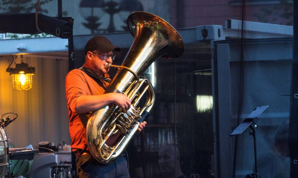 28 czerwca Mikołowski Rynek tętnił życiem i muzyką, kiedy to na scenie pojawiła się grupa BUM BUM ORKeSTAR, znana ze swojego energetycznego stylu i niepowtarzalnego brzmienia / fot. UM Mikołów