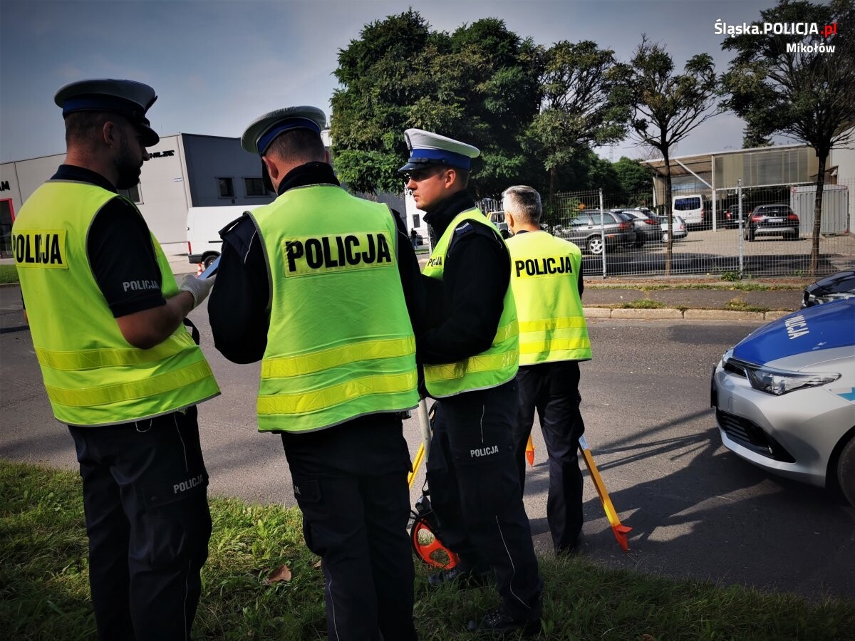 Policjanci Wydziału Kryminalnego mikołowskiej komendy wyjaśniają okoliczności wypadku z udziałem rowerzysty, do którego doszło w centrum miasta.