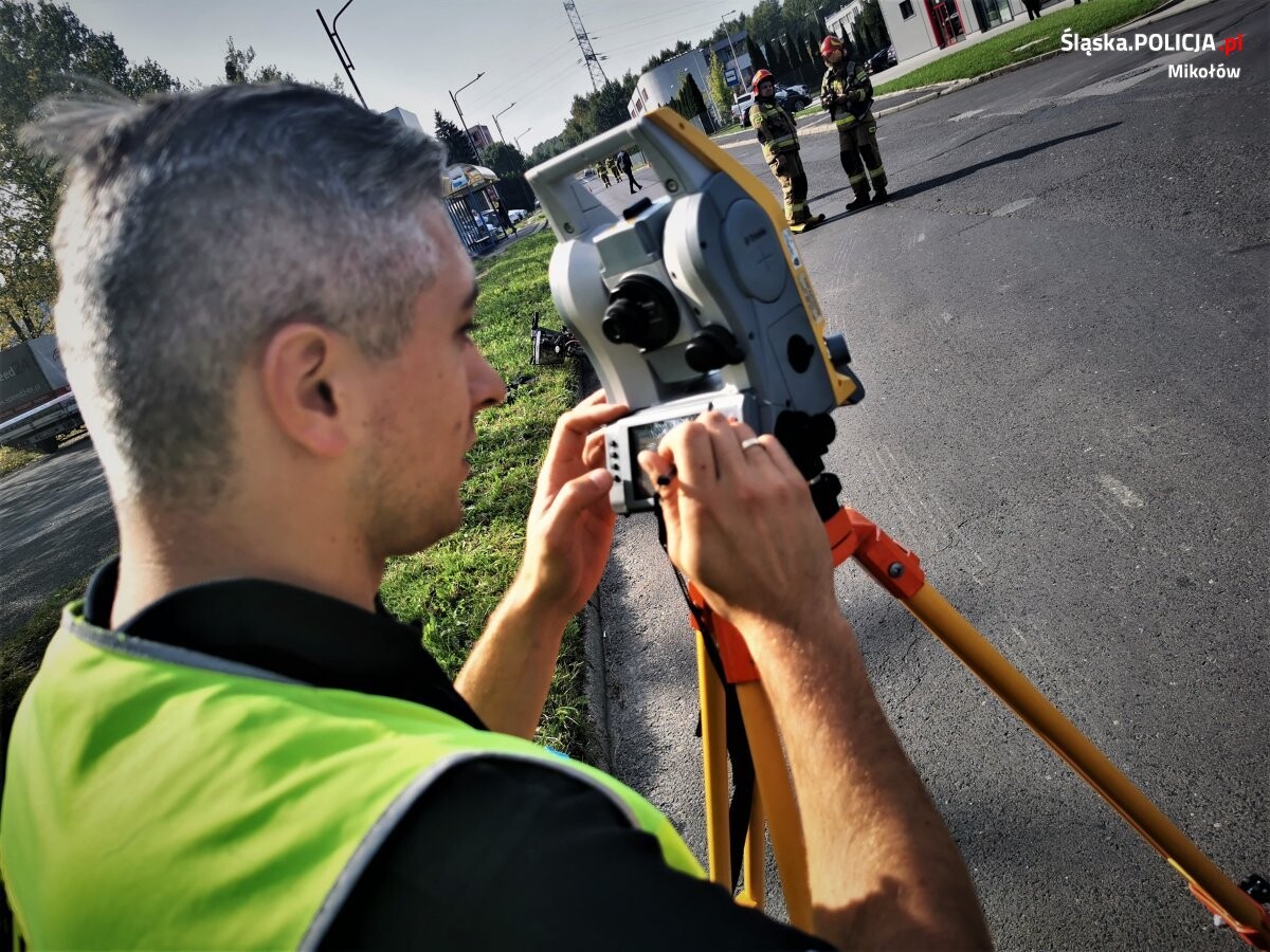 Policjanci Wydziału Kryminalnego mikołowskiej komendy wyjaśniają okoliczności wypadku z udziałem rowerzysty, do którego doszło w centrum miasta.