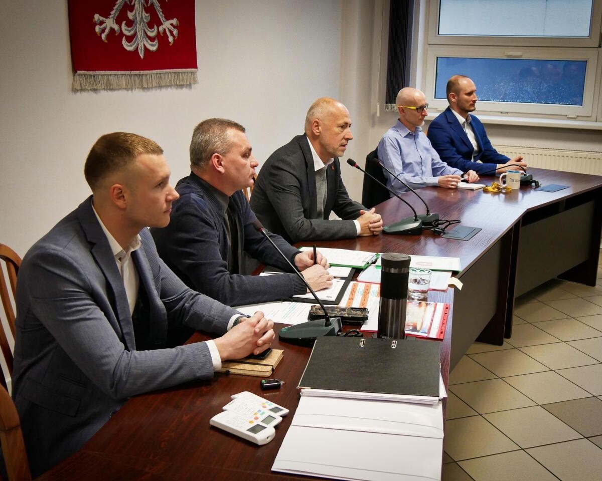 Celem ćwiczeń jest doskonalenie współpracy między służbami w kontekście zagrożeń zewnętrznych, zwłaszcza w czasie wojny / fot. Aktualności Powiatu Mikołowskiego FB