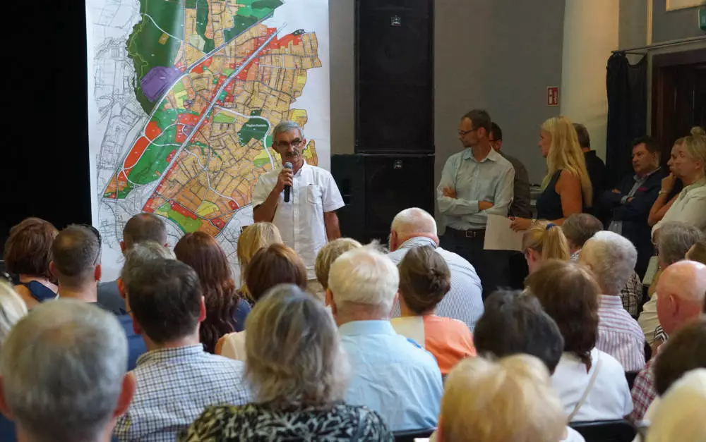 Debata publiczna o MPZP dzielnicy Kamionka: na spotkaniu głos zabrał Andrzej Kamiński, Przewodniczący Rady Dzielnicy Kamionka