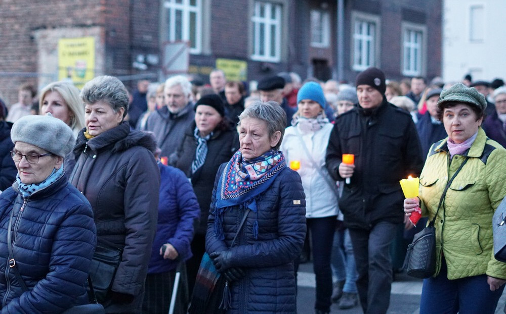 Tłumy wiernych wzięły udział w uroczystej Drodze Krzyżowej 2019, która ruszyła z Bazyliki św. Wojciecha i przeszła ulicami centrum Mikołowa. 