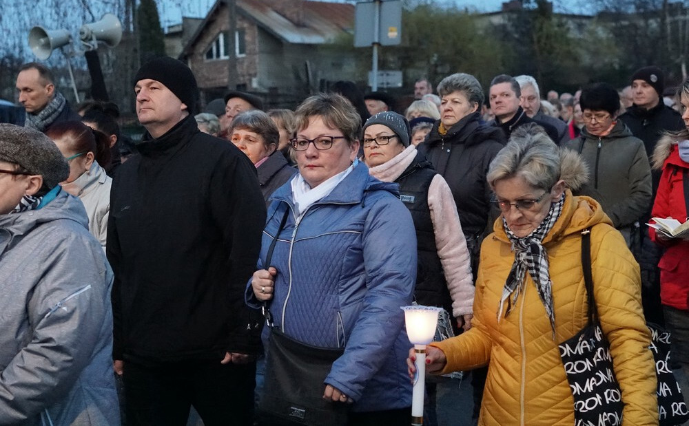 Tłumy wiernych wzięły udział w uroczystej Drodze Krzyżowej 2019, która ruszyła z Bazyliki św. Wojciecha i przeszła ulicami centrum Mikołowa. 