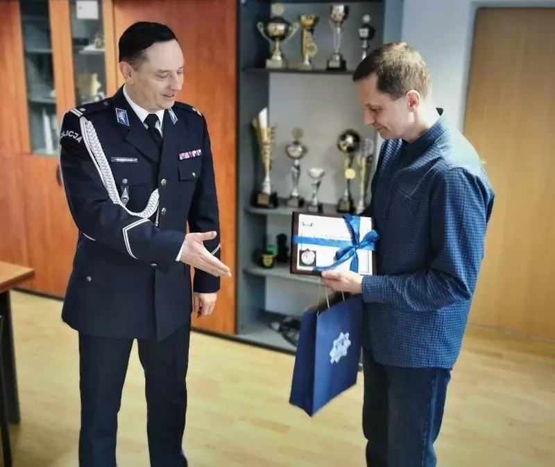 Dyżurny Komendy Powiatowej Policji w Mikołowie żegna się ze służbą