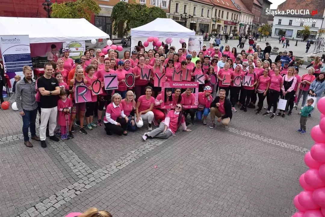 Dzielnicowi dbali o bezpieczeństwo uczestników przedsięwzięcia kampanii Różowy Mikołów / fot. KPP Mikołów