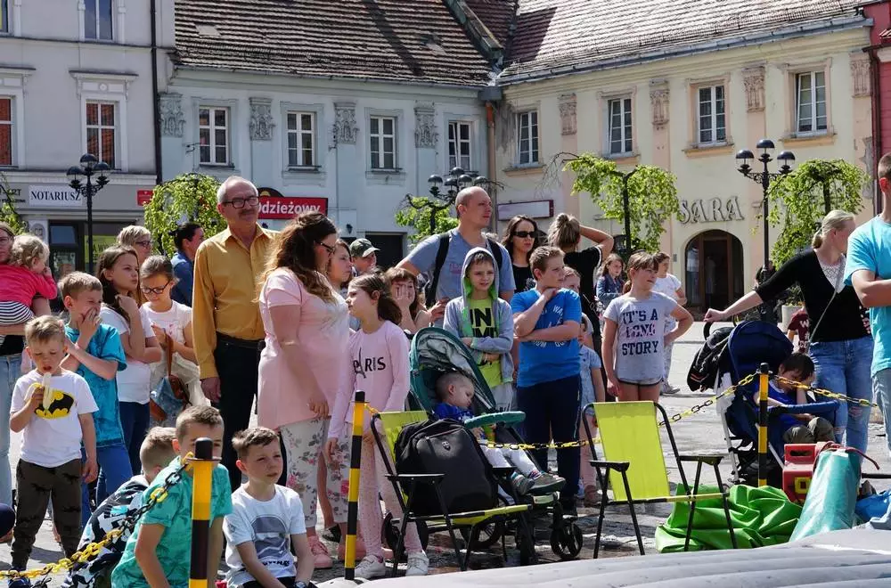 25 kwietnia obchody Światowego Dnia Autyzmu zakończyła w Mikołowie specjalna impreza Zapal się na niebiesko dla autyzmu. Na rynku moc atrakcji, a dzieciaki bawiły się świetnie!
