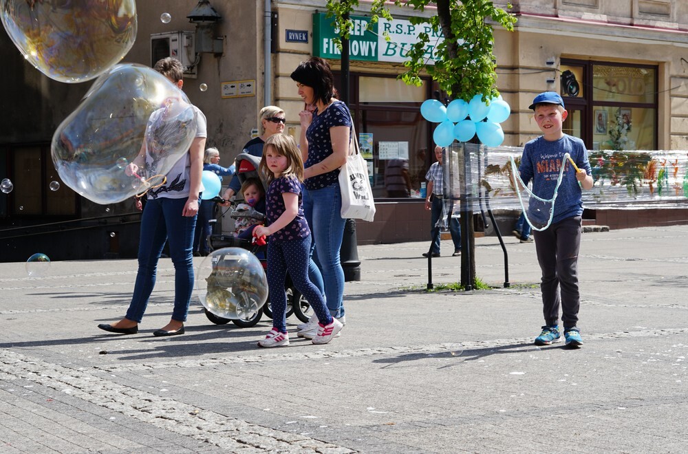 25 kwietnia obchody Światowego Dnia Autyzmu zakończyła w Mikołowie specjalna impreza Zapal się na niebiesko dla autyzmu. Na rynku moc atrakcji, a dzieciaki bawiły się świetnie!