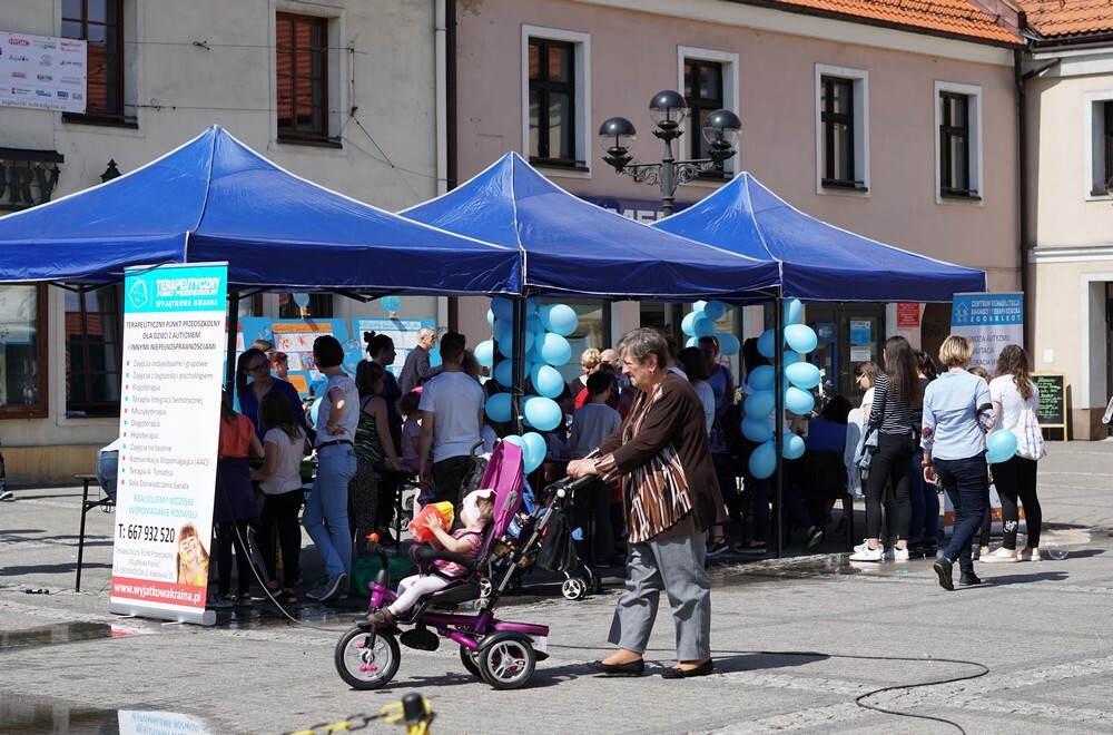 25 kwietnia obchody Światowego Dnia Autyzmu zakończyła w Mikołowie specjalna impreza Zapal się na niebiesko dla autyzmu. Na rynku moc atrakcji, a dzieciaki bawiły się świetnie!