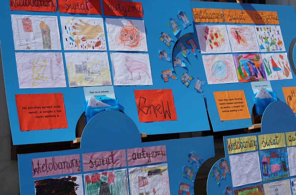 25 kwietnia obchody Światowego Dnia Autyzmu zakończyła w Mikołowie specjalna impreza Zapal się na niebiesko dla autyzmu. Na rynku moc atrakcji, a dzieciaki bawiły się świetnie!